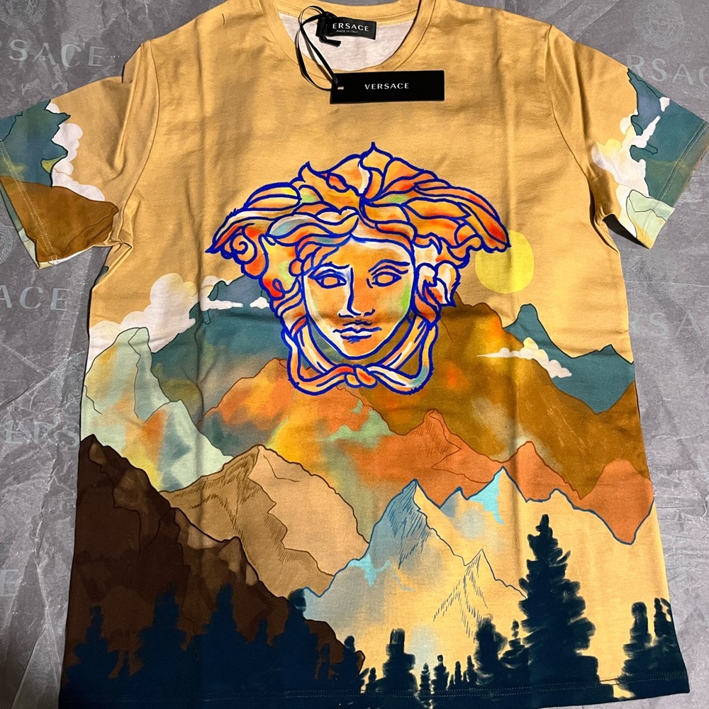 Authentic Versace kids “Medusa hiking-print T-shirt” Brand New!